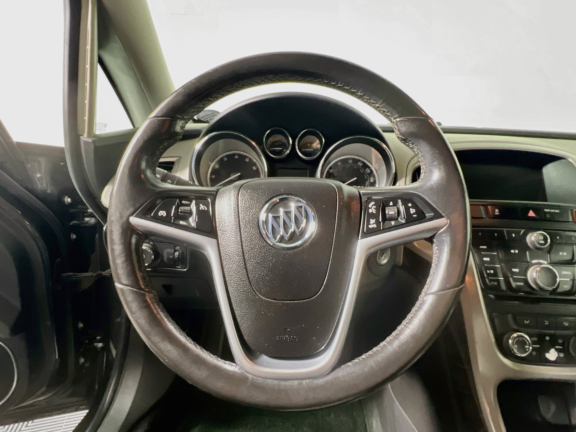 Used 2014 Buick Verano FWD image 17