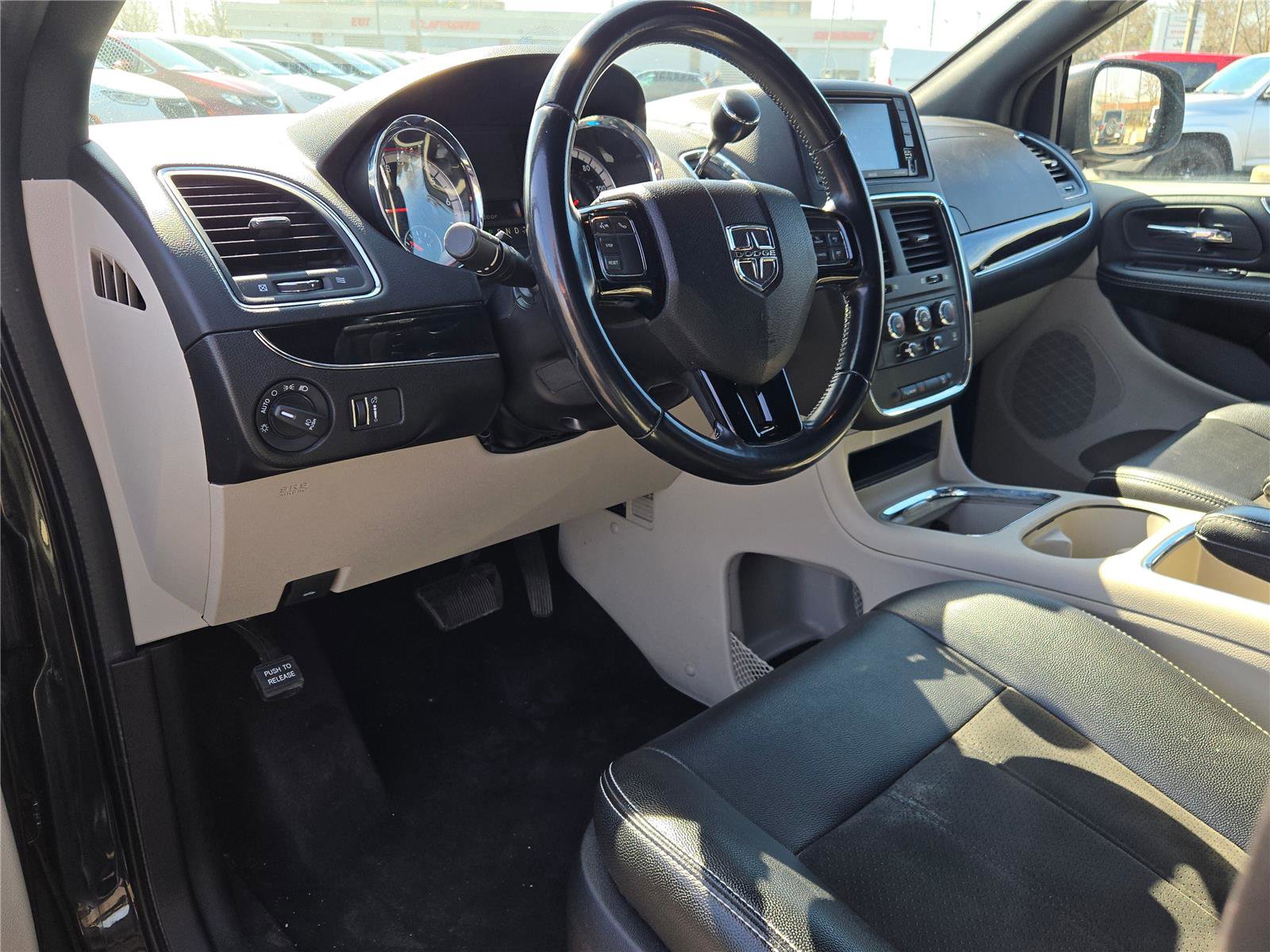 Certified 2019 Dodge Grand Caravan SXT image 26