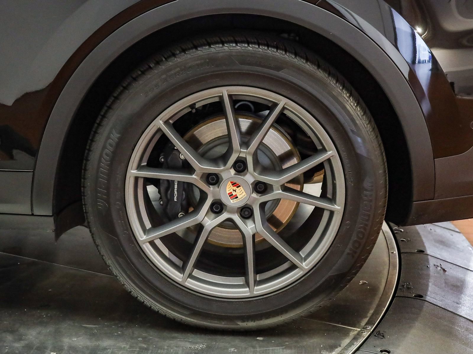 Certified 2025 Porsche Cayenne image 9