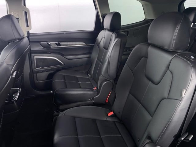Used 2025 Kia Telluride EX w/ EX Captain's Chair Package FWD image 16