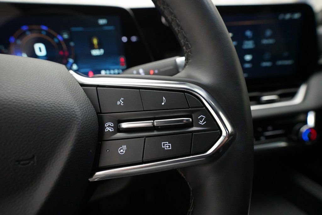 Certified 2025 Chevrolet Equinox LT image 18