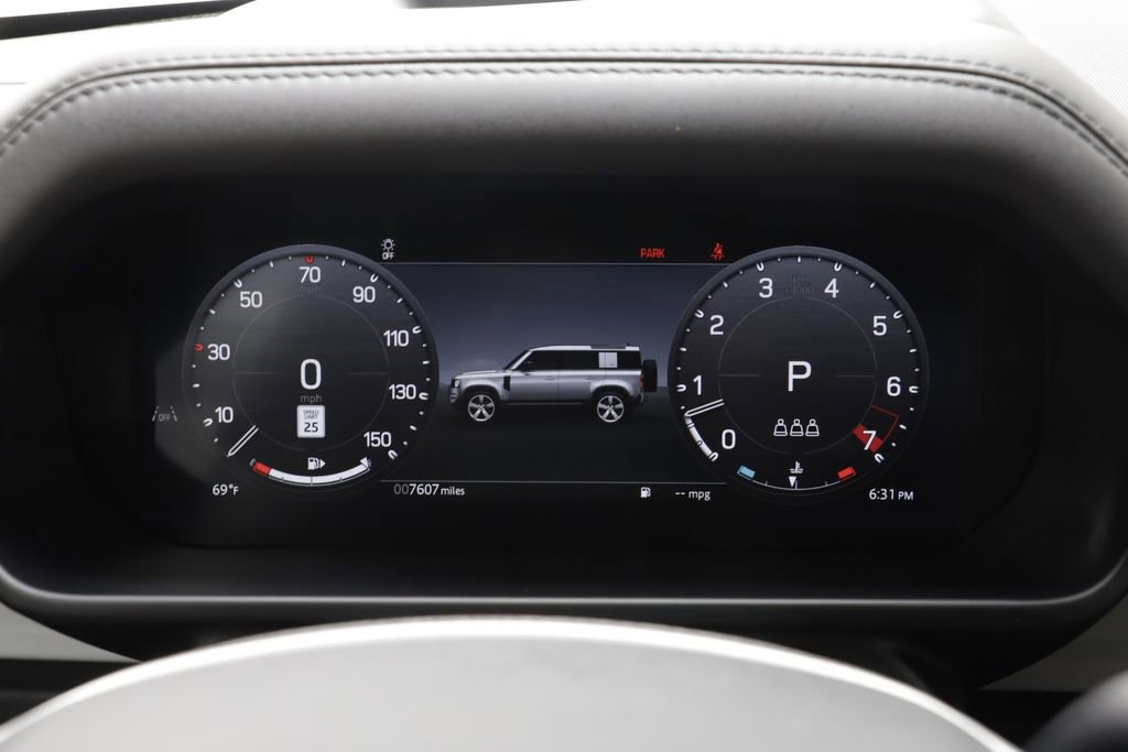 Used 2025 Land Rover Defender 110 S AWD/4WD image 8