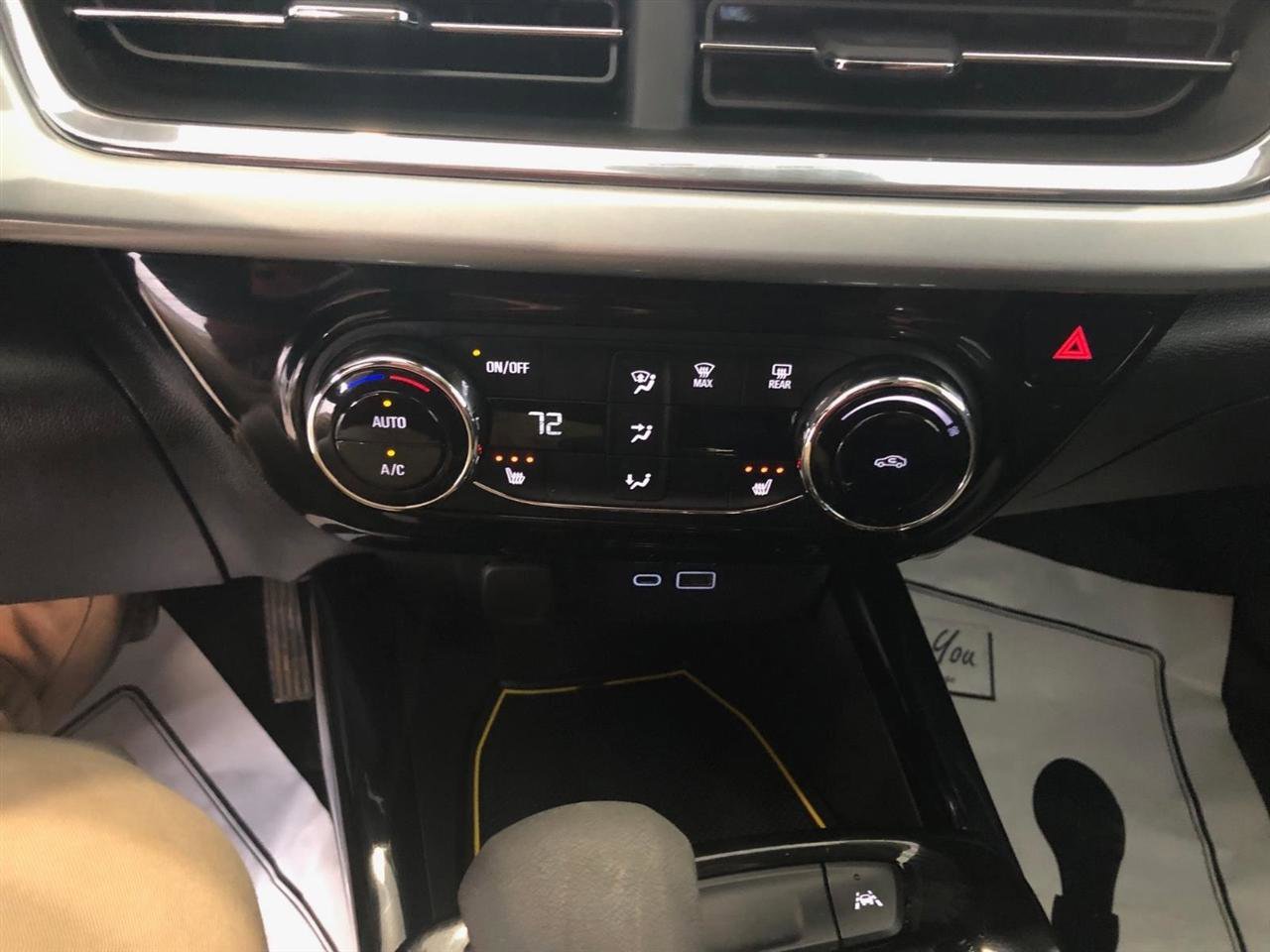 Used 2024 Chevrolet Trax LT w/ Driver Confidence Package FWD image 17