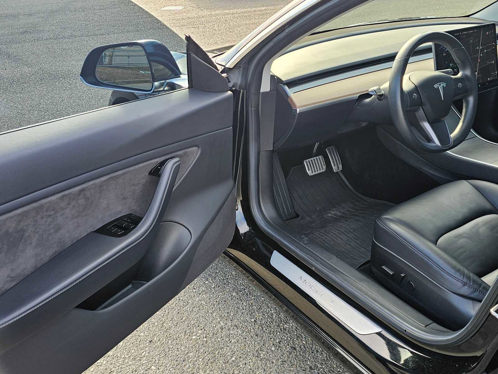 Used 2018 Tesla Model 3 Long Range image 19