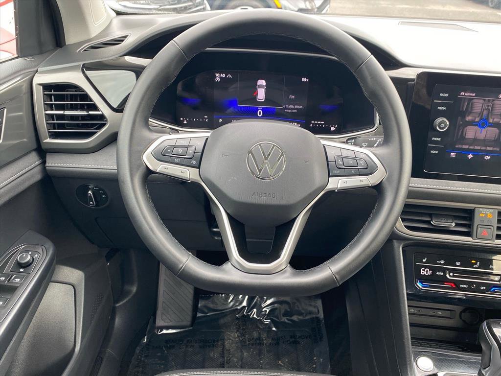 Used 2025 Volkswagen Taos SE image 6