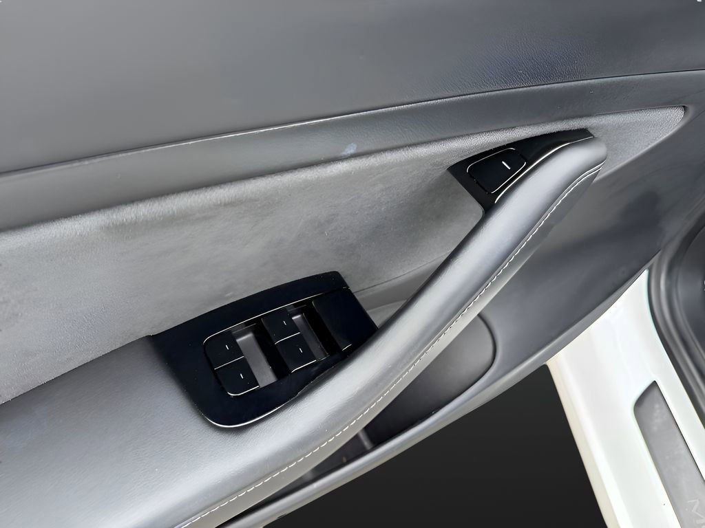 Used 2021 Tesla Model 3 Performance image 17