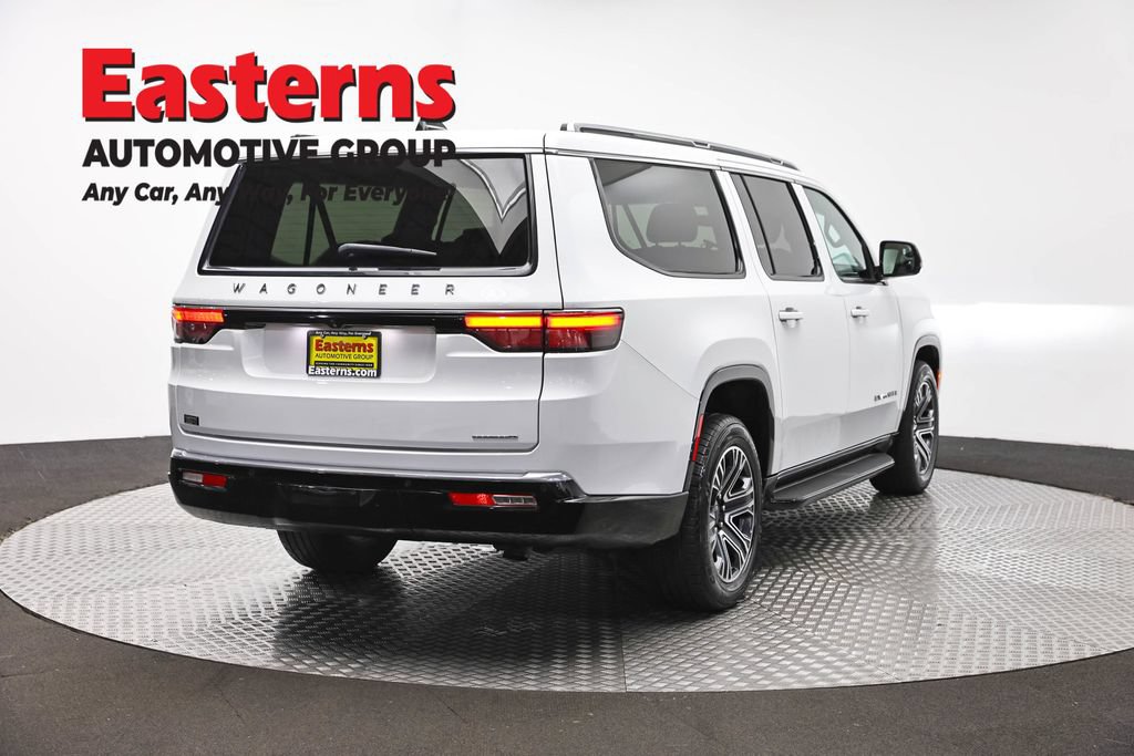 Used 2024 Jeep Wagoneer L Series II RWD image 5