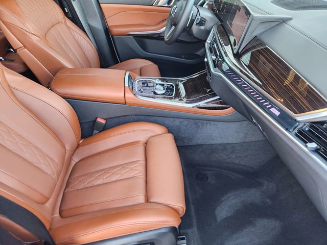 Used 2026 BMW X7 M60i w/ Executive Package image 4