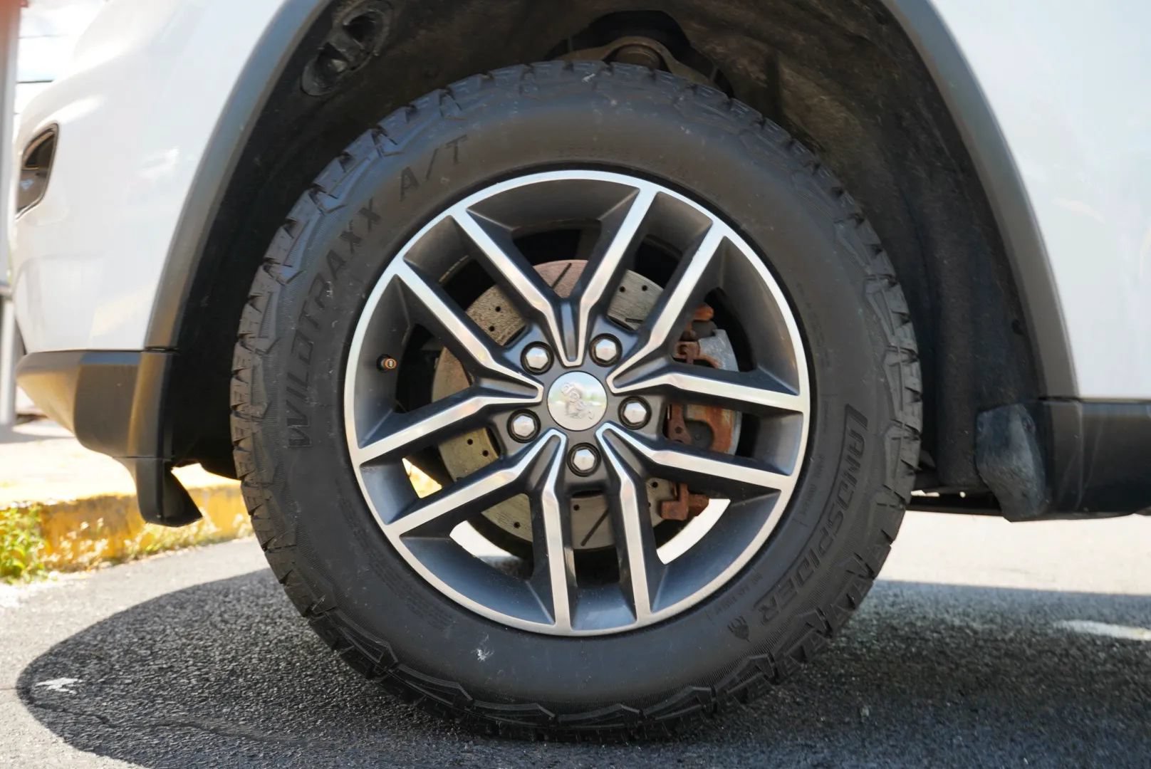 Used 2018 Jeep Grand Cherokee Limited AWD/4WD image 14