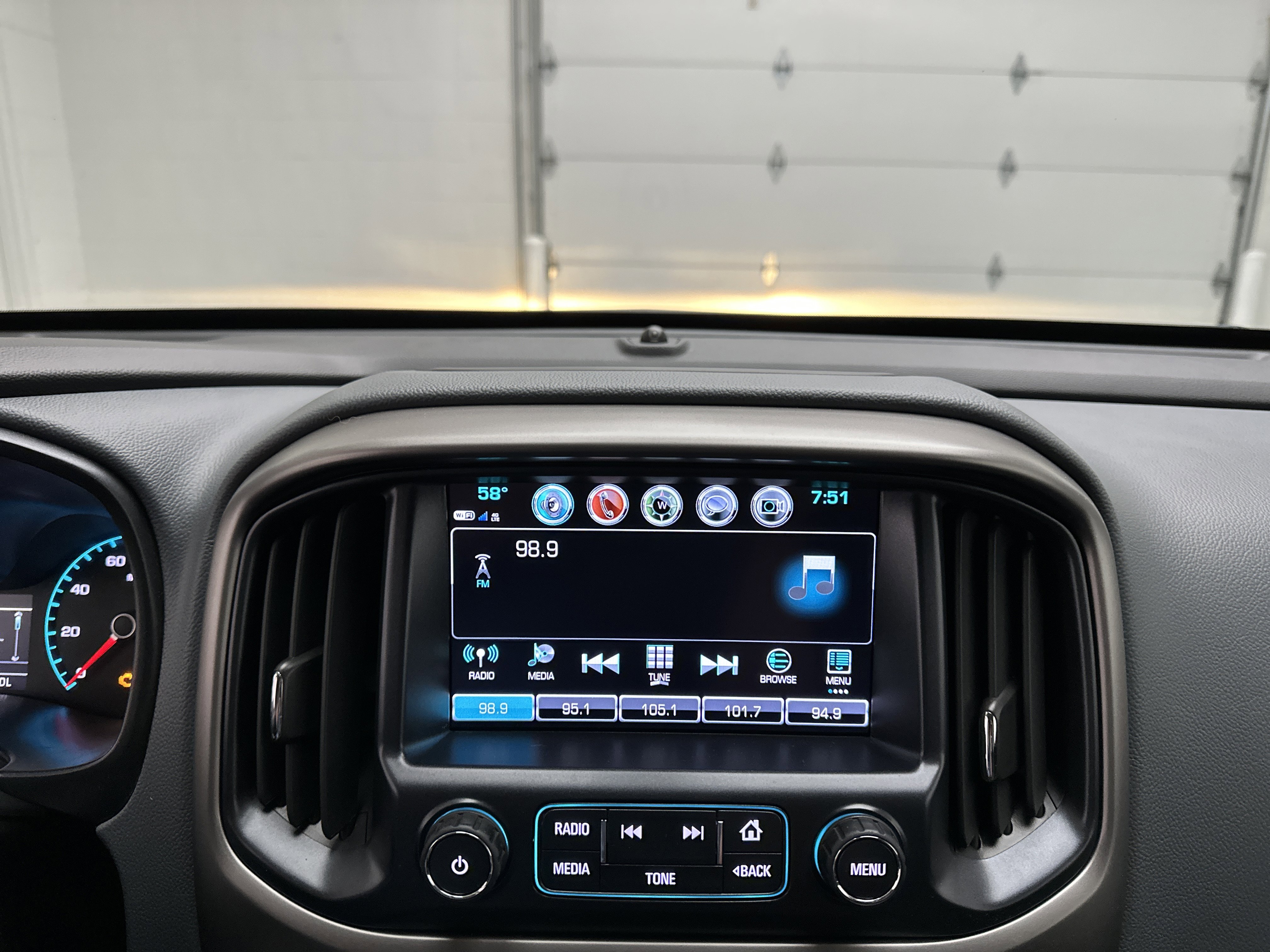 Used 2018 Chevrolet Colorado Z71 w/ Centennial Edition AWD/4WD image 30