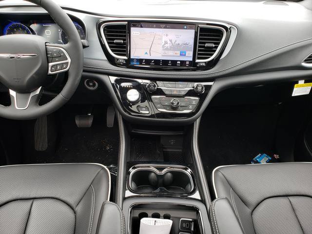 New 2026 Chrysler Pacifica Limited AWD/4WD image 9