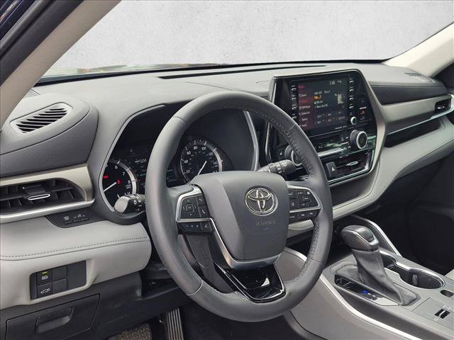 Used 2021 Toyota Highlander XLE FWD image 9