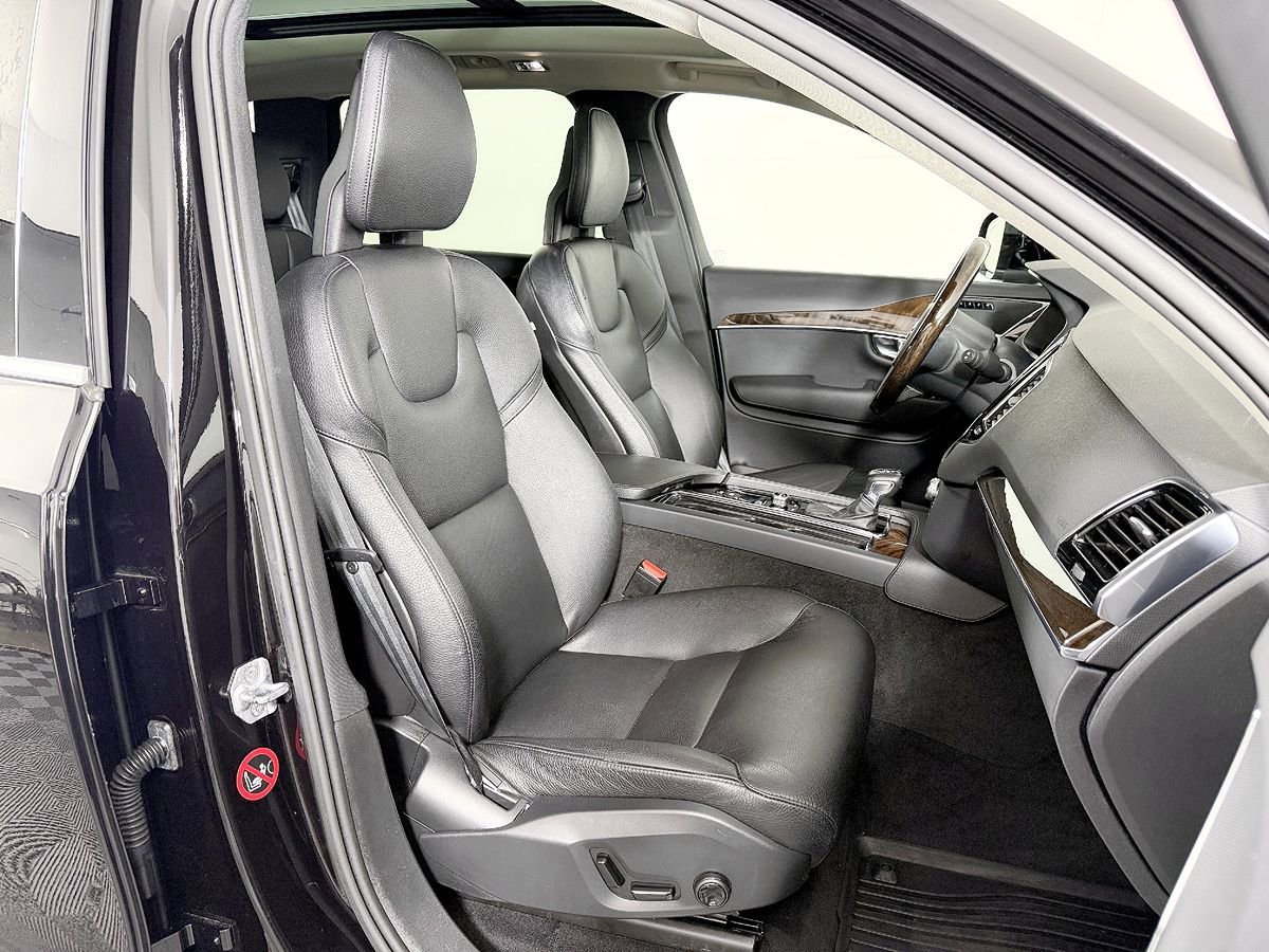 Used 2016 Volvo XC90 T6 Momentum w/ Momentum Plus Package AWD/4WD image 47