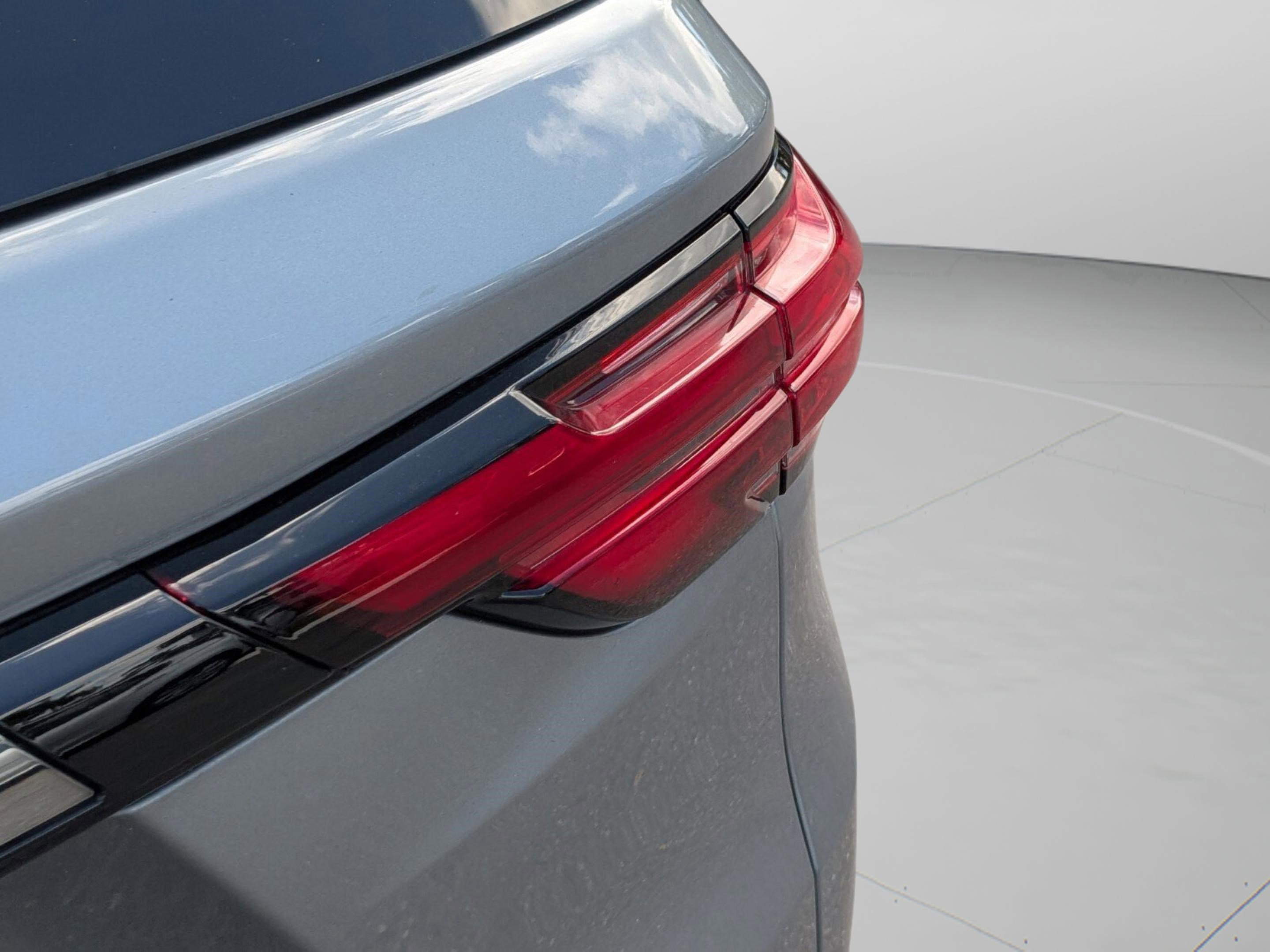 Used 2024 Chevrolet Traverse Premier w/ Redline Edition image 32