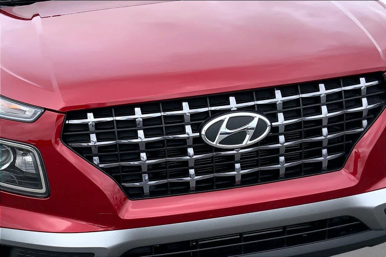 Used 2023 Hyundai Venue SEL FWD image 29