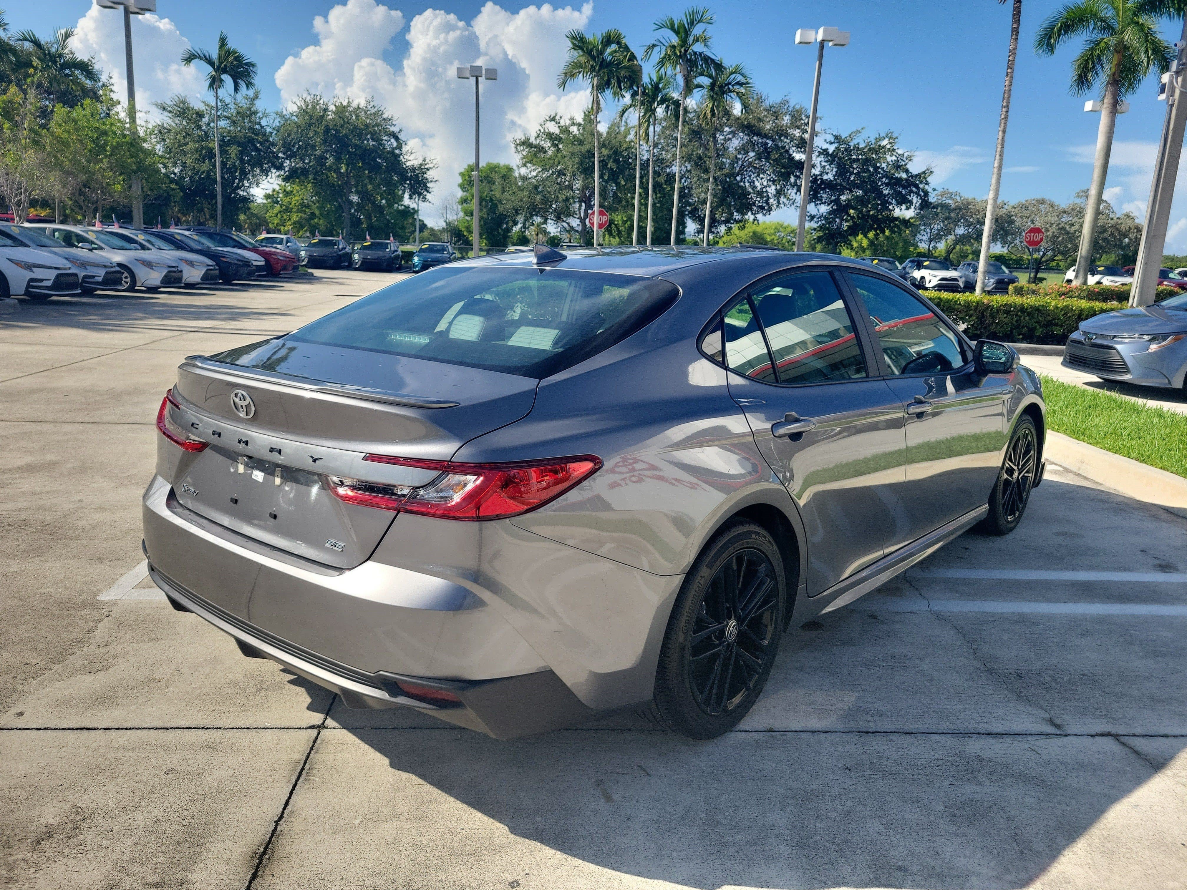 Used 2026 Toyota Camry SE w/ Convenience Package FWD image 7