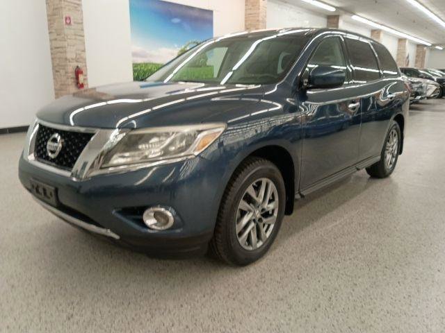 Used 2014 Nissan Pathfinder S FWD image 1