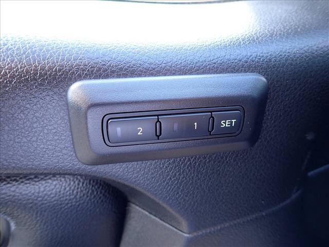 Used 2018 Nissan Titan PRO-4X w/ Pro-4x Convenience Package AWD/4WD image 14
