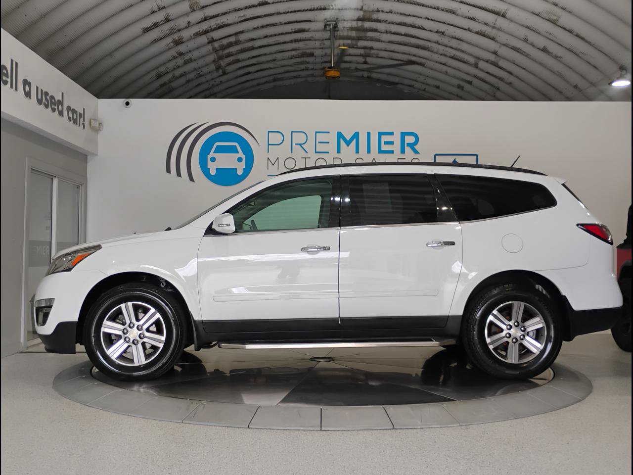 Used 2017 Chevrolet Traverse LT FWD image 2
