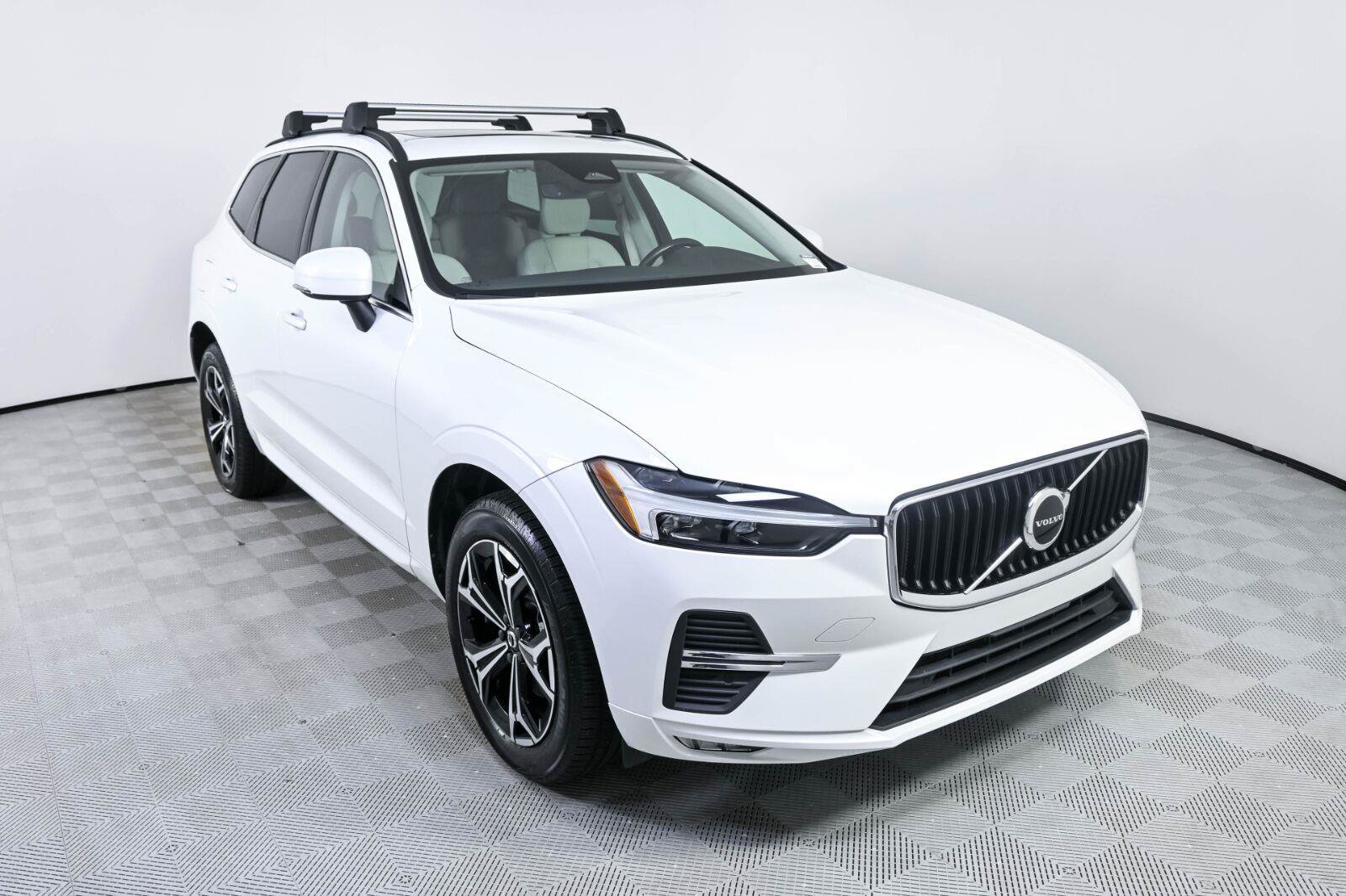Certified 2022 Volvo XC60 B5 Momentum w/ Protection Package AWD/4WD image 23