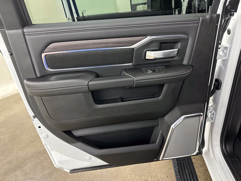 New 2026 RAM 3500 Laramie AWD/4WD image 33