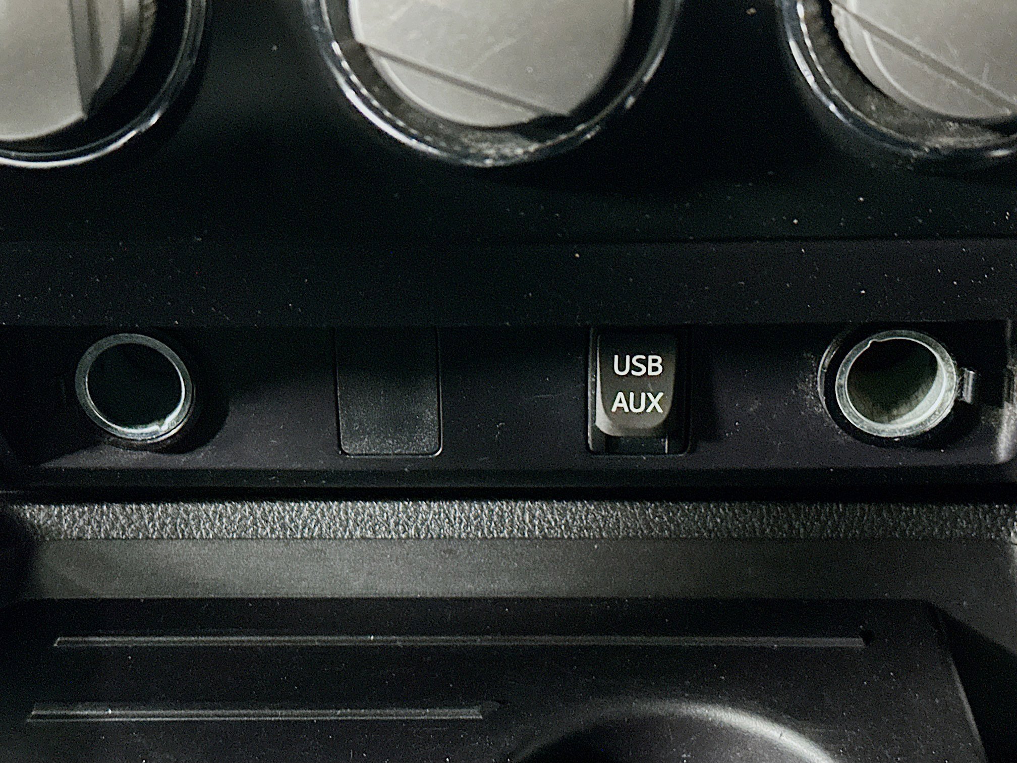 Used 2015 Toyota Tundra SR5 w/ SR5 Upgrade Package image 25