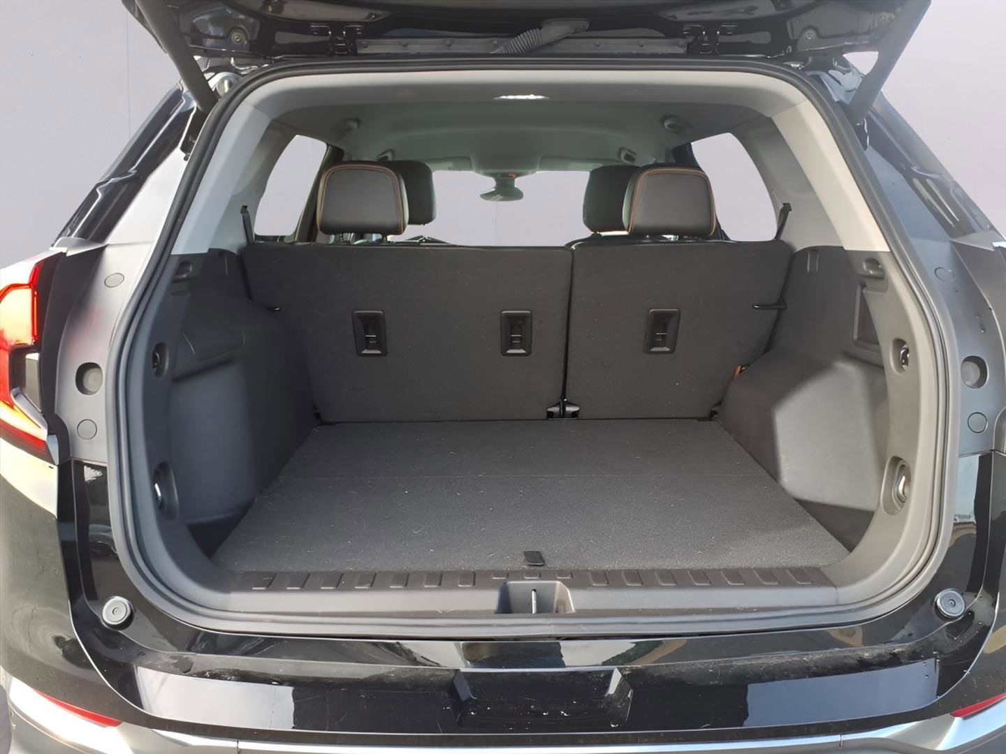 Used 2024 GMC Terrain AT4 image 13