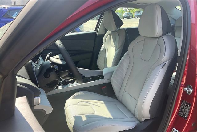 New 2025 Hyundai Elantra Limited image 9