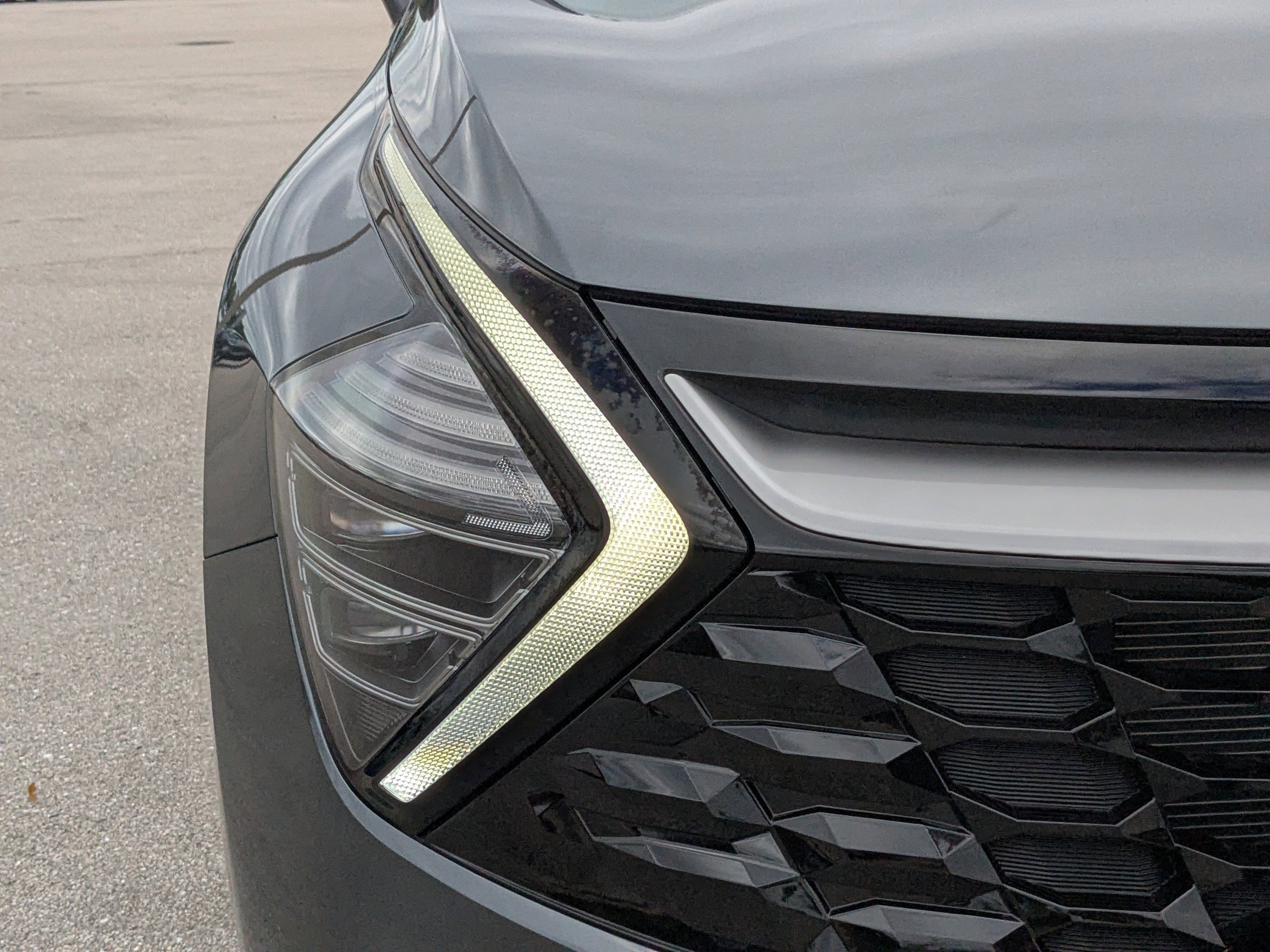 Used 2024 Kia Sportage EX image 10