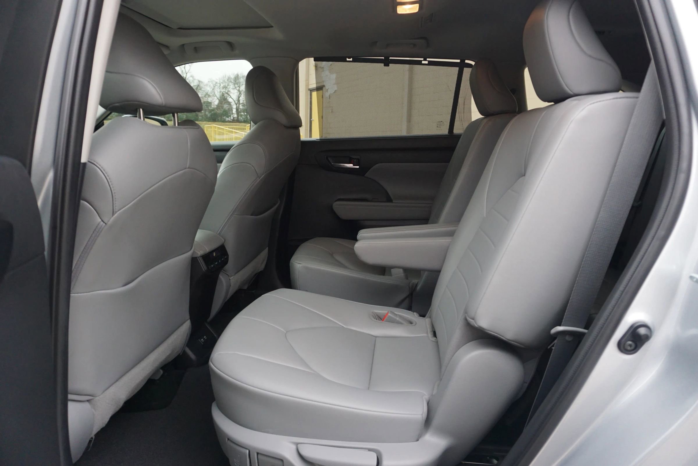 Used 2021 Toyota Highlander XLE image 28