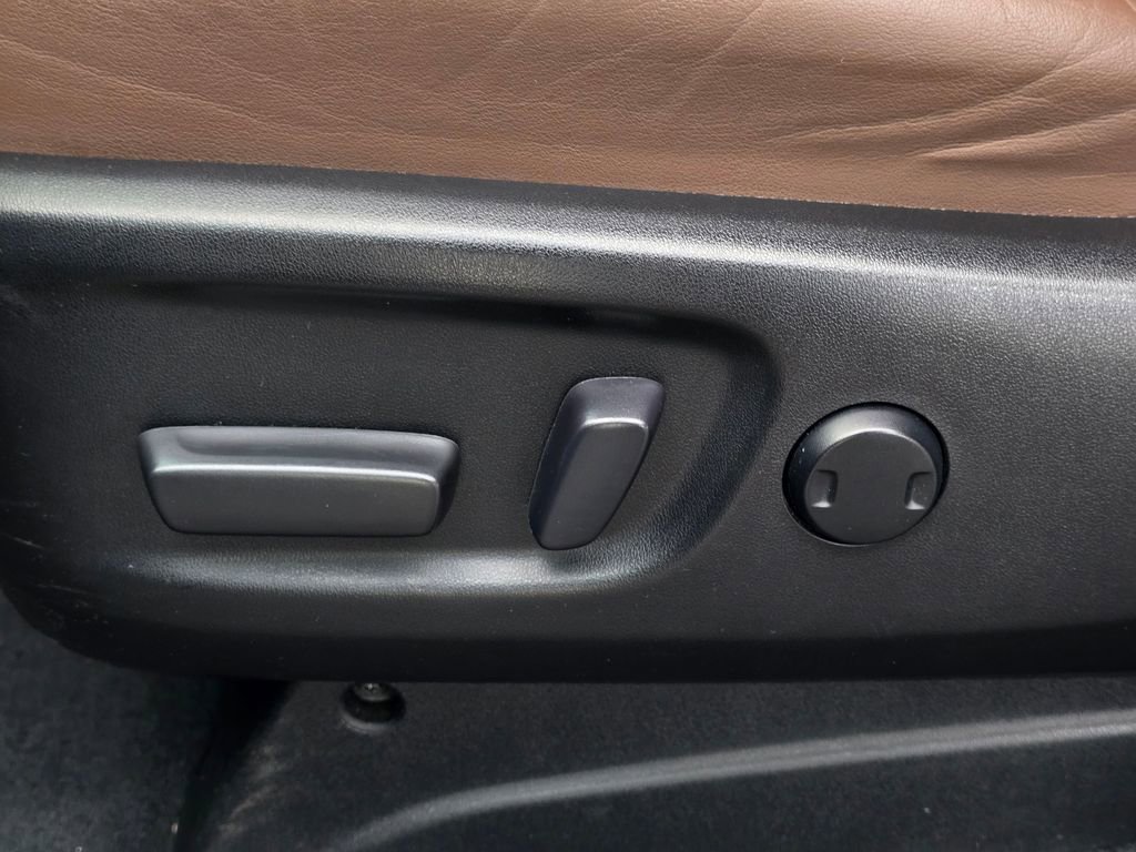 Used 2020 Toyota Sienna Limited image 30