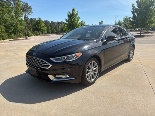 Used 2017 Ford Fusion SE w/ Fusion SE Technology Package FWD image 3