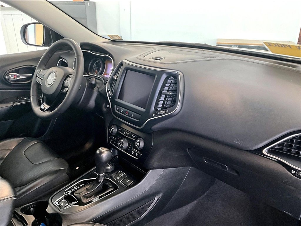 Used 2023 Jeep Cherokee Altitude Lux image 14