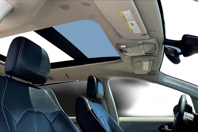 Used 2023 Chrysler Pacifica Limited image 29