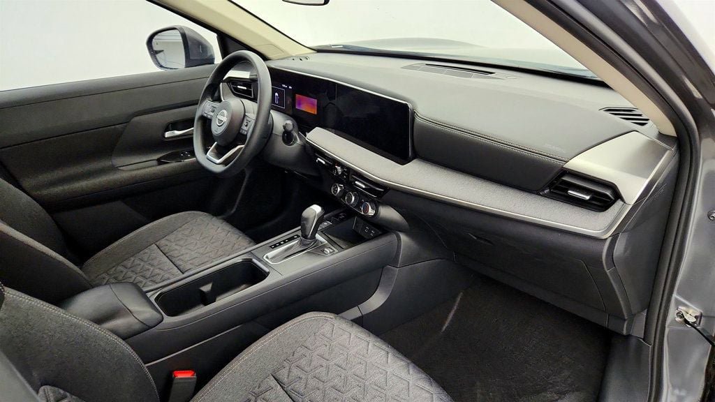 Used 2025 Nissan Kicks SV FWD image 23