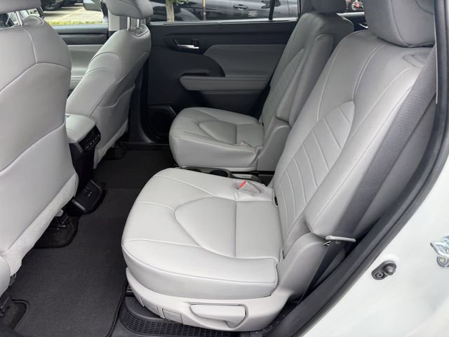 Used 2023 Toyota Highlander XLE FWD image 24