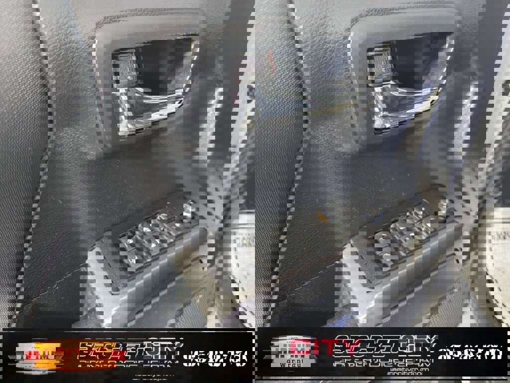 Used 2018 Toyota Tacoma TRD Sport image 12