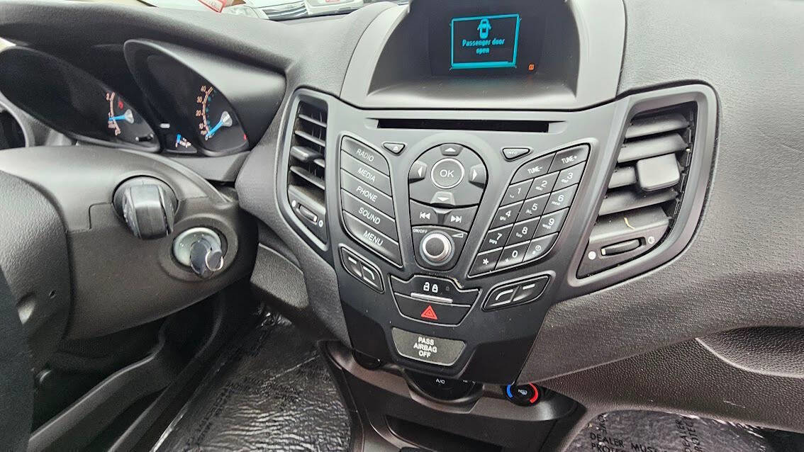 Used 2015 Ford Fiesta S image 28