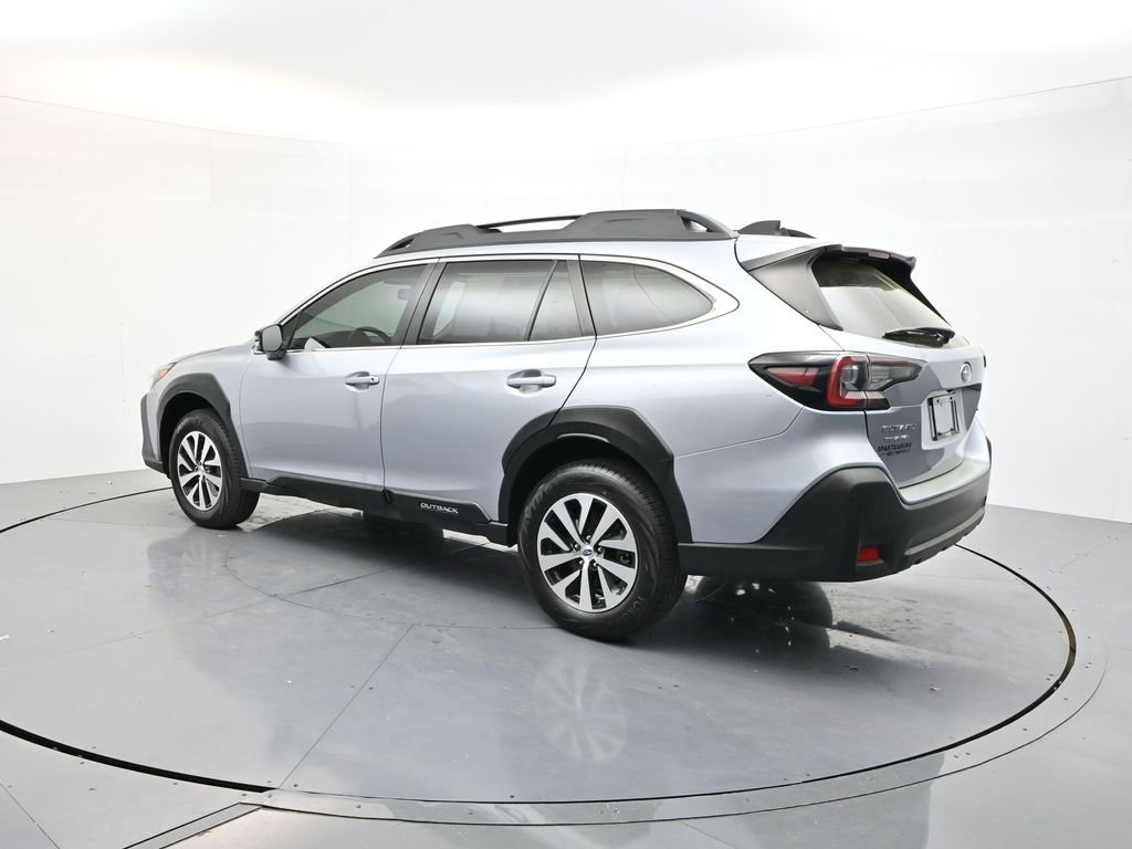 Used 2024 Subaru Outback Premium image 5