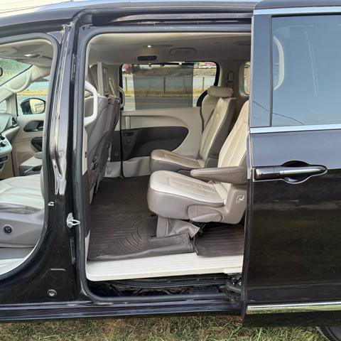 Used 2017 Chrysler Pacifica Touring-L Plus w/ Advanced Safetytec Group image 13