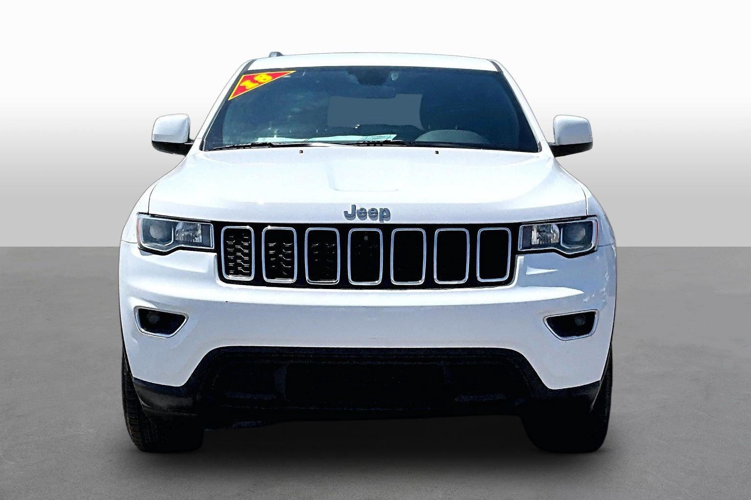 Used 2018 Jeep Grand Cherokee Laredo AWD/4WD image 3