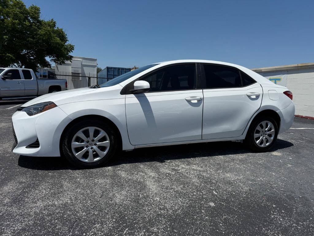 Used 2019 Toyota Corolla LE FWD image 2
