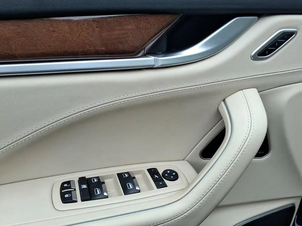 Used 2018 Maserati Levante GranLusso image 23