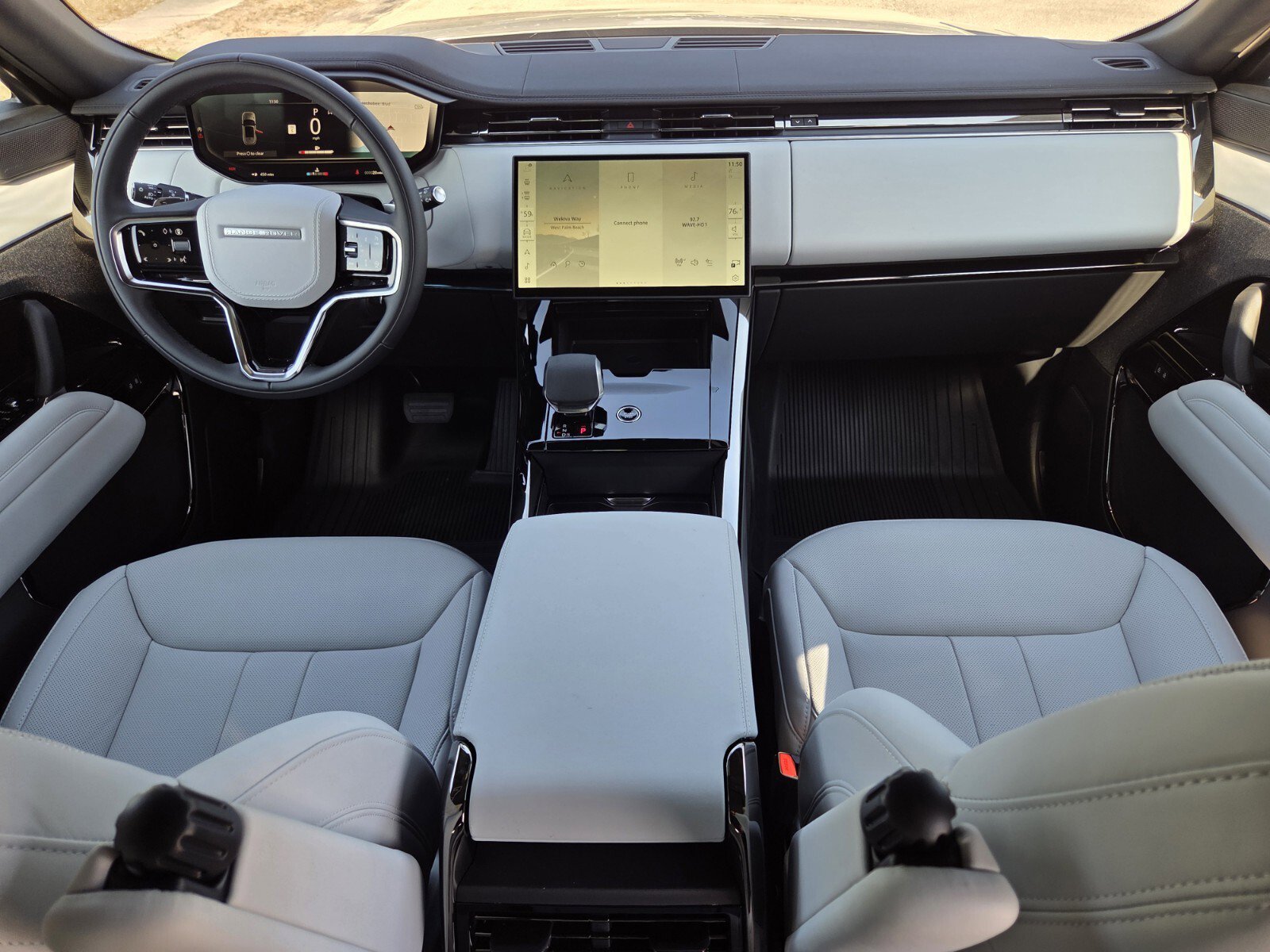 New 2025 Land Rover Range Rover Sport SE image 4