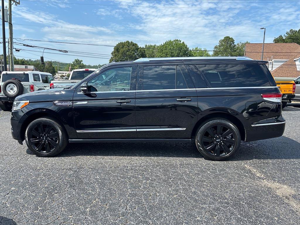 Used 2023 Lincoln Navigator L Reserve w/ Equipment Group 201A AWD/4WD image 4