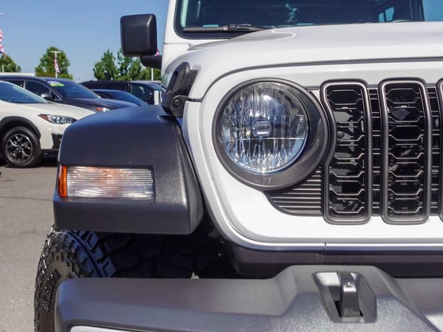 Used 2024 Jeep Gladiator Sport AWD/4WD image 5