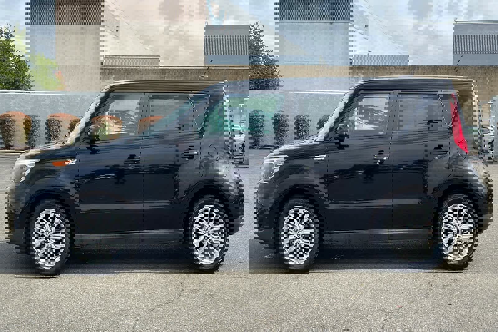 Used 2018 Kia Soul + image 9