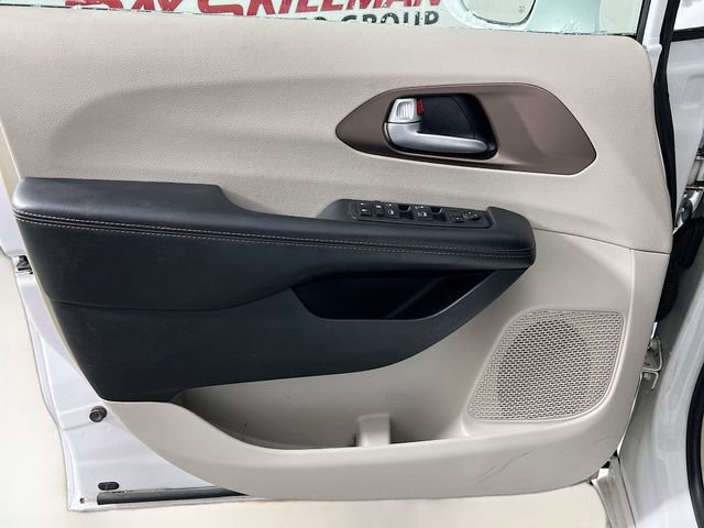 Used 2018 Chrysler Pacifica Touring Plus w/ Tire & Wheel Group image 30