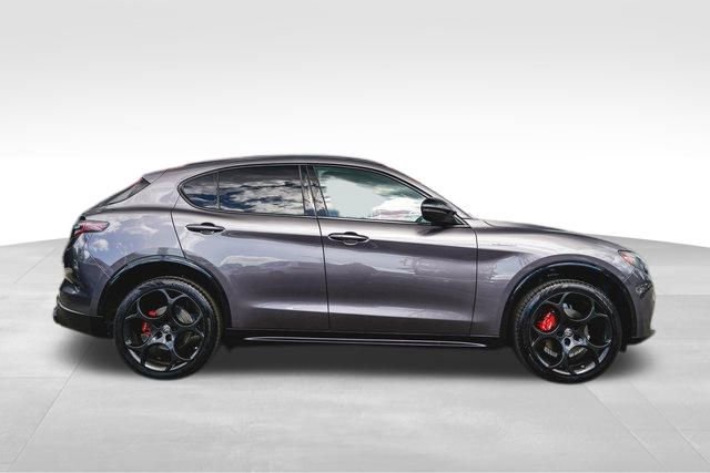 New 2025 Alfa Romeo Stelvio Sprint image 11