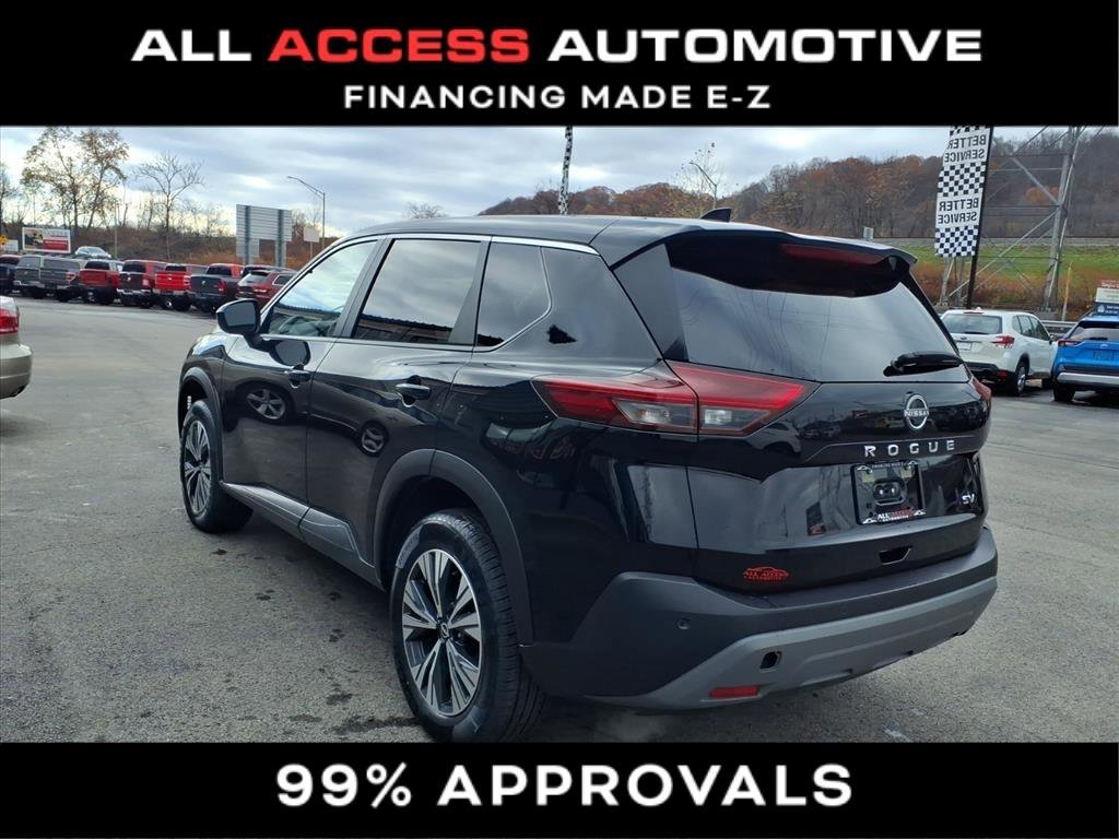 Used 2023 Nissan Rogue SV image 3